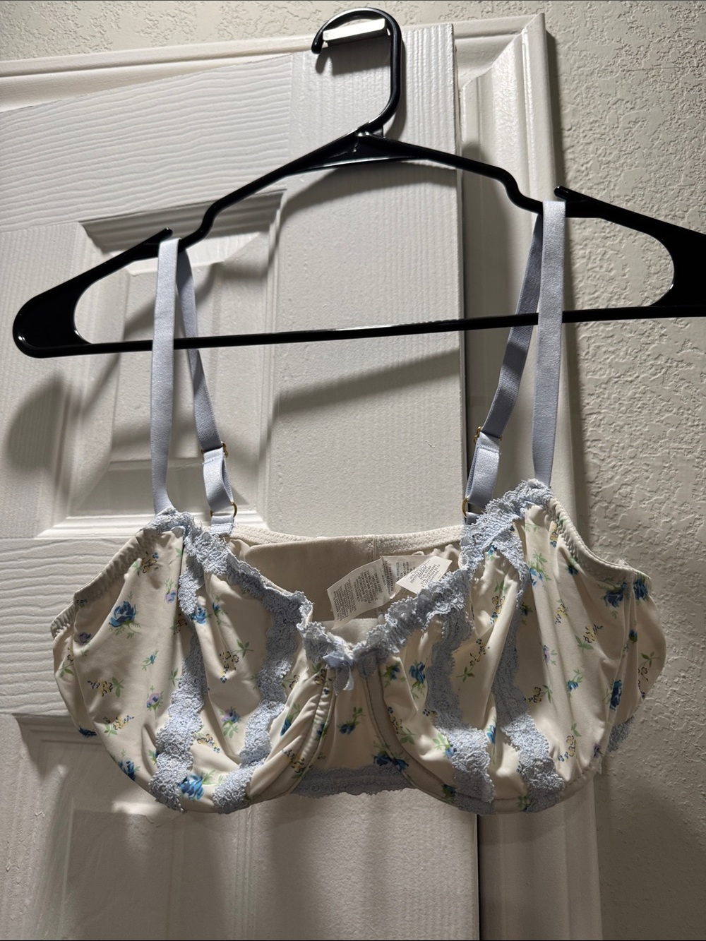 aerie Floral Lace Underwire Bra in Cream and Light Blue
